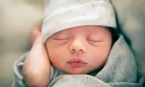 Ile dziecko powinno przybierać? Kluczowe normy przyrostu wagi