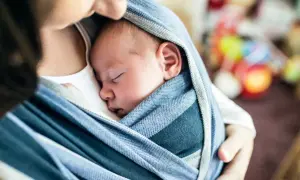 Od kiedy można nosić dziecko w chuście? Ważne zasady i wskazówki