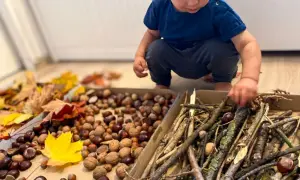Jak stworzyć jesienną ścieżkę sensoryczną, która rozwija zmysły dzieci