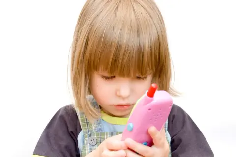Najlepsze telefony zabawkowe - edukacja i bezpieczeństwo dla dzieci