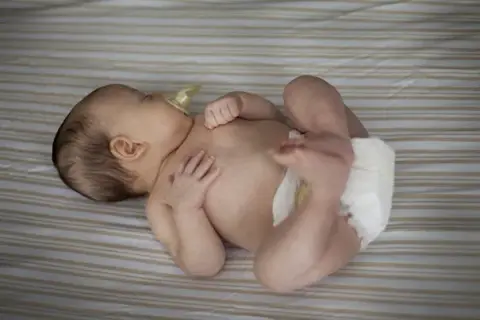 Ile pieluch dziennie zużywa noworodek? Zaskakujące fakty i porady