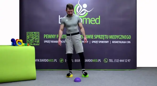 Skuteczne ćwiczenia z półkulami sensorycznymi dla lepszej równowagi