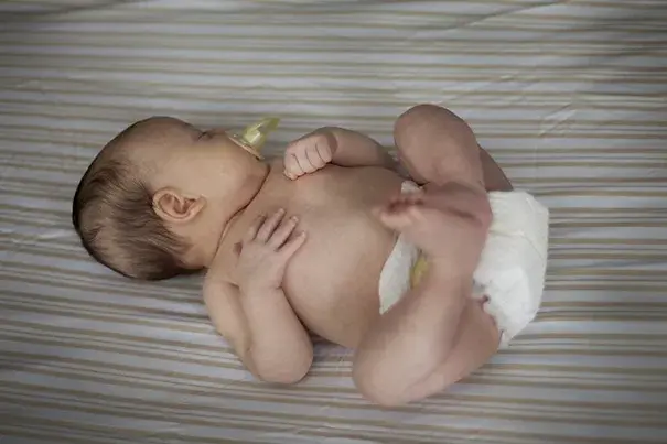 Ile pieluch dziennie zużywa noworodek? Zaskakujące fakty i porady