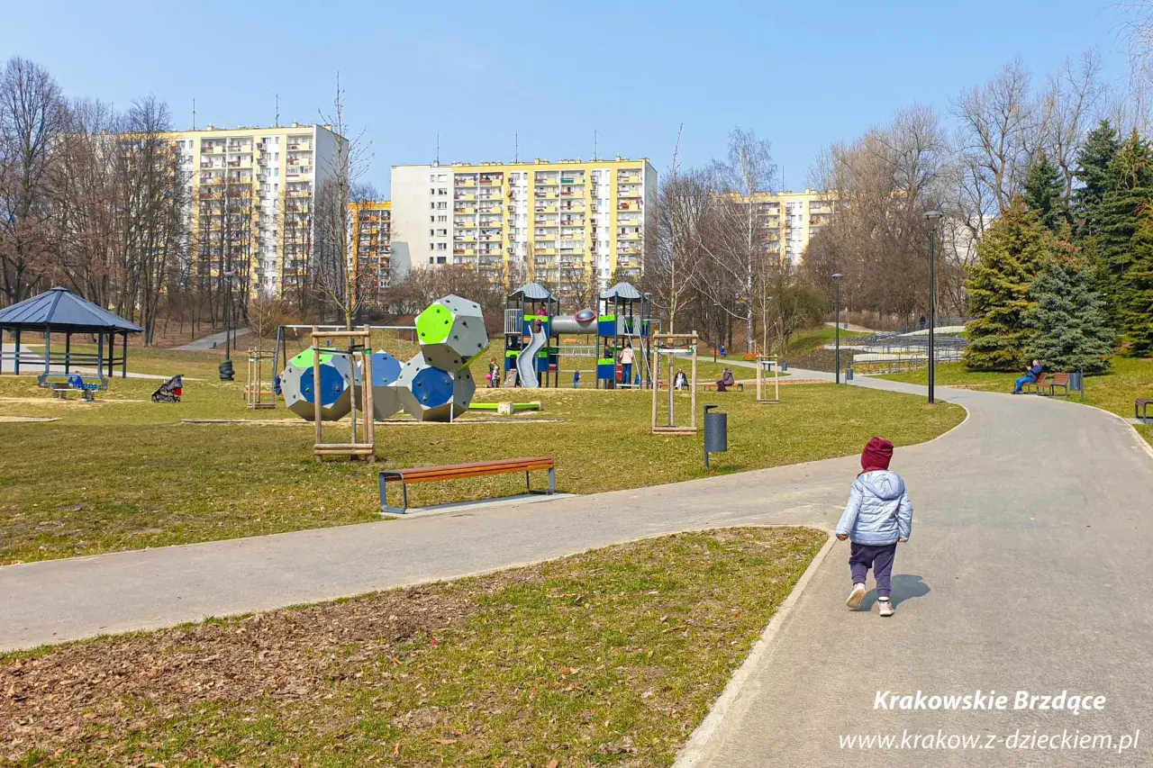 Gdzie jest najbliższy plac zabaw? Znajdź idealne miejsce dla dzieci