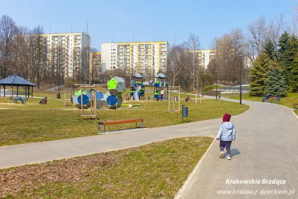 Gdzie jest najbliższy plac zabaw? Znajdź idealne miejsce dla dzieci